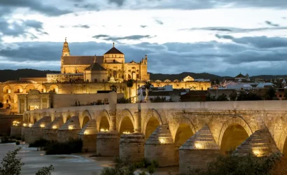 Rundreise Andalusien: Brücke und Moschee in Córdoba
