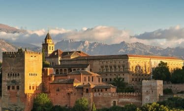 Reisen nach Andalusien / Mietwagenrundreise Andalusien: Blick auf die Alhambra in Granada