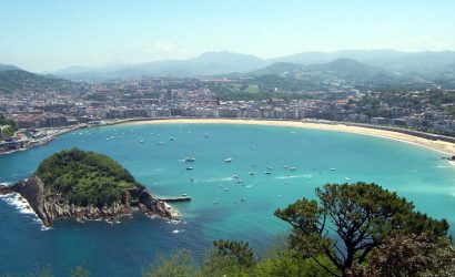 Rundreise Nordspanien: Blick auf La Concha-Bucht in Donostia-San Sebastián im Baskenland