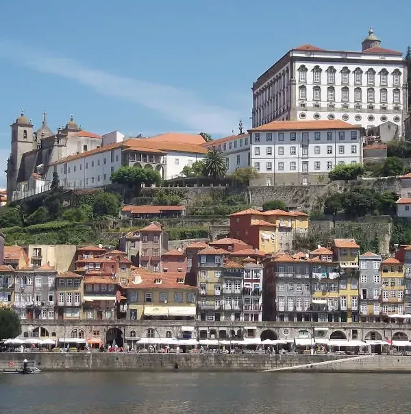 Rundreise Portugal und Santiago: Blick auf Porto und den Fluss Douro