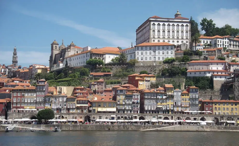Rundreise Portugal und Santiago: Blick auf Porto und den Fluss Douro