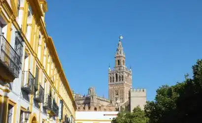 Mietwagenreise Andalusien – 8 Tage: Blick auf die Giralda in Sevilla