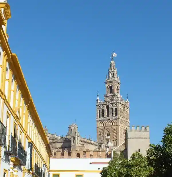 Mietwagenreise Andalusien – 8 Tage: Blick auf die Giralda in Sevilla