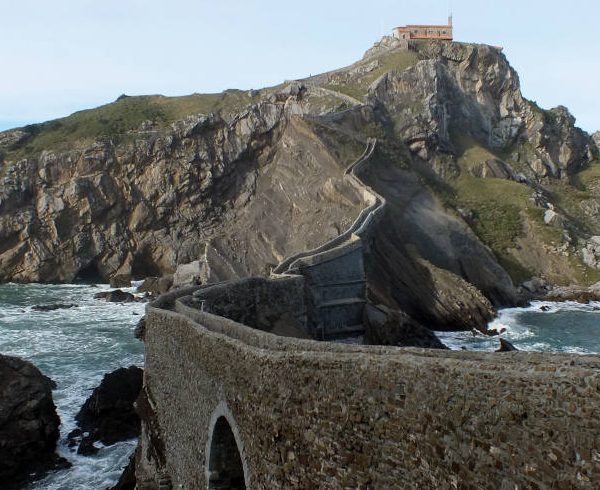 Mietwagenreise Baskenland & La Rioja: Felseninsel San Juan de Gazetelugatxe bei Bermeo im Baskenland