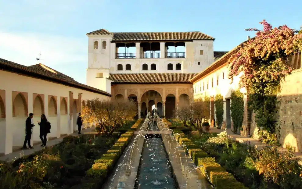 Mietwagenreise Andalusien – 8 Tage: Gärten des Generalife in der Alhambra in Granada