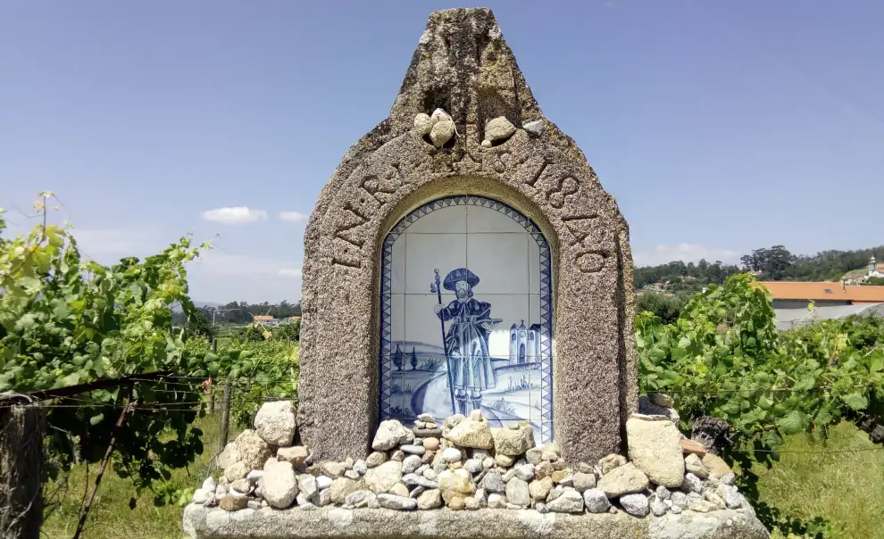 Wanderreise Portugiesischer Jakobsweg – Von Porto nach Santiago: Kachelabbild des Heiligen Jakobus auf dem portugiesischen Jakobsweg