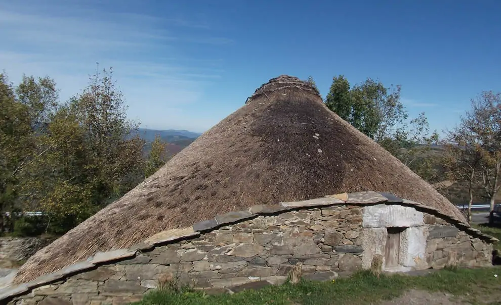 Wanderreise Jakobsweg – Von Astorga nach Santiago: Keltishes Rundhaus in O Cebreiro