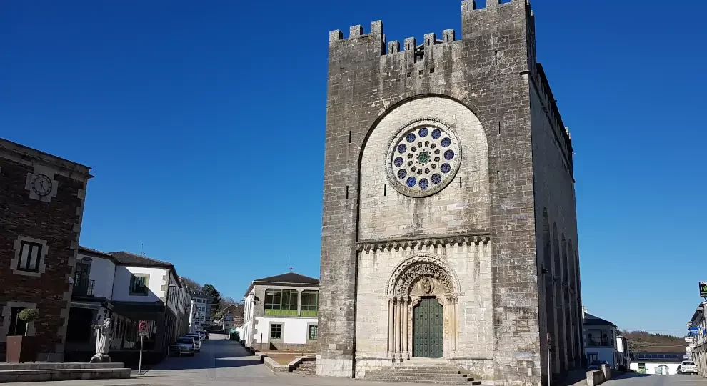 Geführte Reise Jakobsweg: Kirche in Portomarin auf dem Jakobsweg