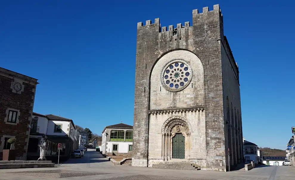 Geführte Reise Jakobsweg: Kirche in Portomarin auf dem Jakobsweg