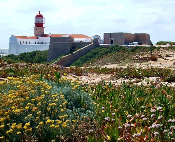 Mietwagenreise Südportugal: Leuchtturm am Cabo de Sao Vicente bei Sagres