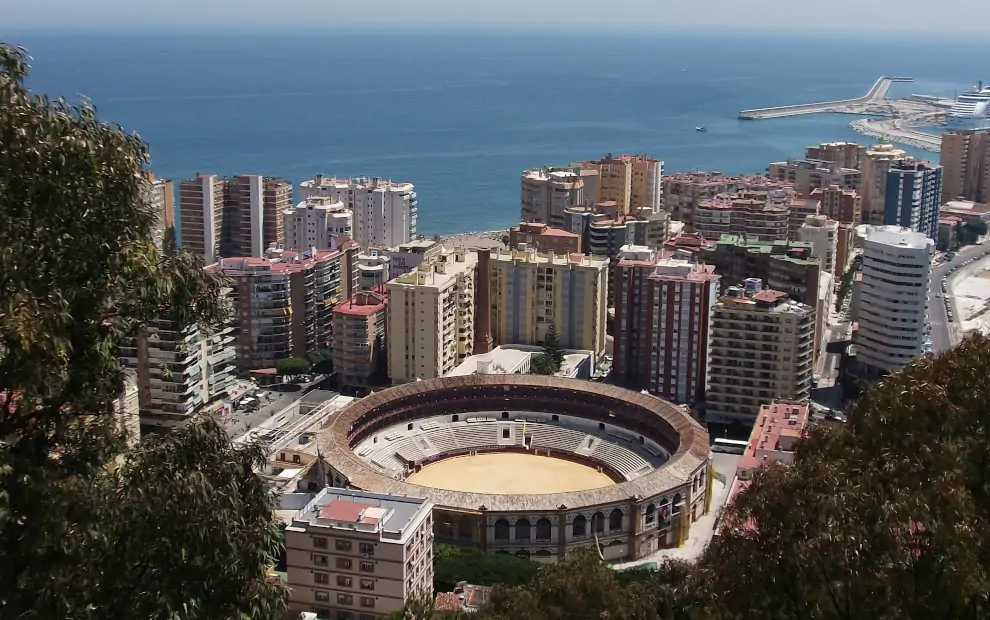 Mietwagenrundreise Andalusien mit Beginn in Málaga: Blick auf die Stierkampfarena