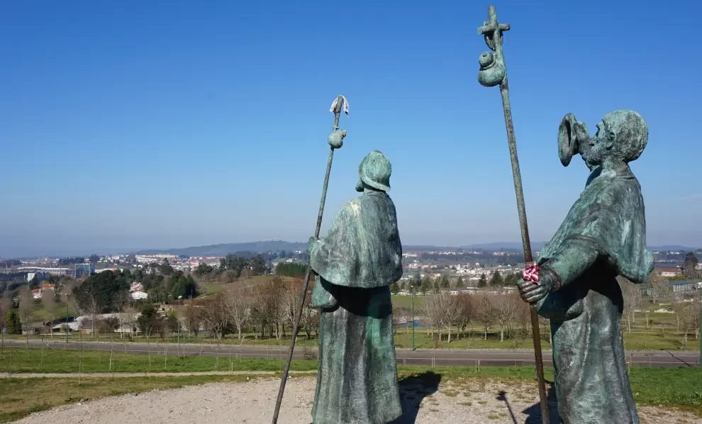 Letzte 115 Kilometer des Jakobswegs: Pilgerdenkmal auf dem Monte do Gozo