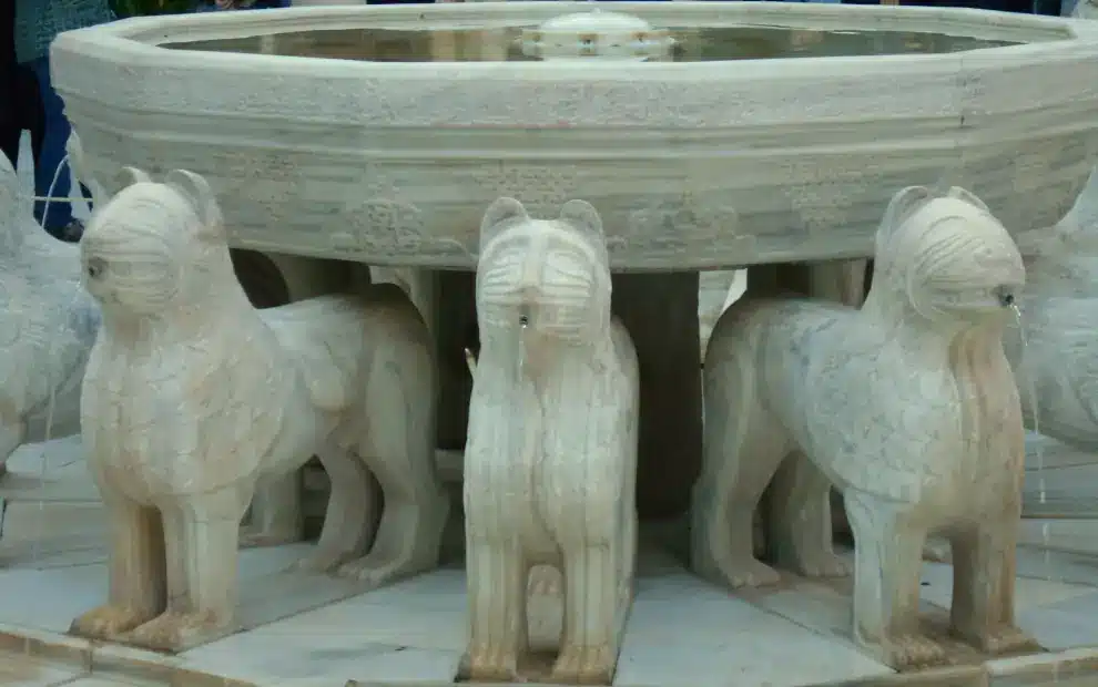 Mietwagenreise Andalusien – 11 Tage: Patio de los Leones in der Alhambra in Granada