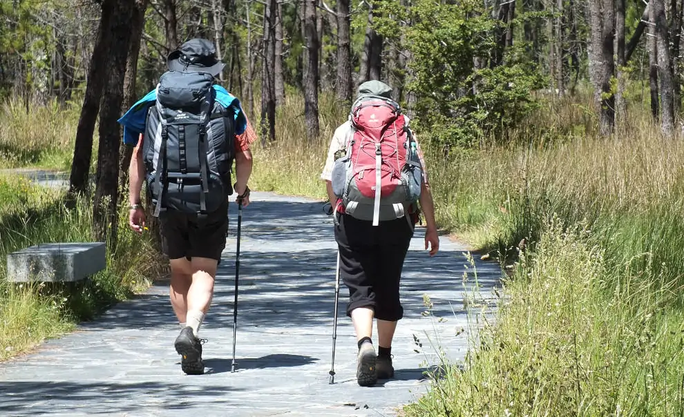 Wanderreise Jakobsweg – Von Santiago nach Finisterre und Muxía: Pilger auf dem Jakobsweg unterwegs nach Finisterre