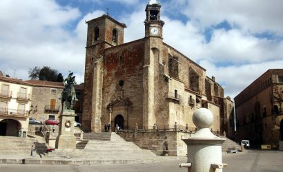 Mietwagenreise Extremadura und Kastilien – 15 Tage: Plaza Mayor in Trujillo in der Extremadura