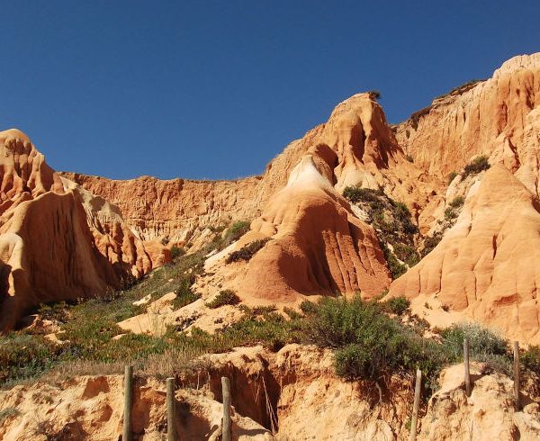 Mietwagenreise Algarve: Praia da Falésia an der Algarve