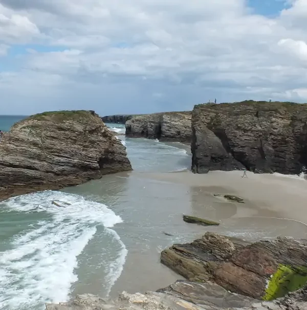 Rundreise Spaniens Nordküste: Strand Las Catedrales bei Ribadeo