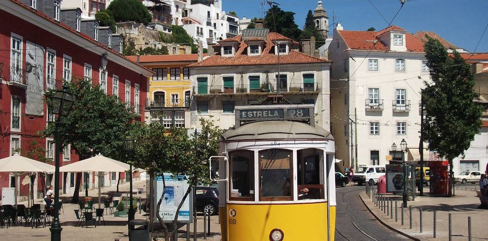 Mietwagenreise Südportugal: Tram Nr 28 in Lissabon