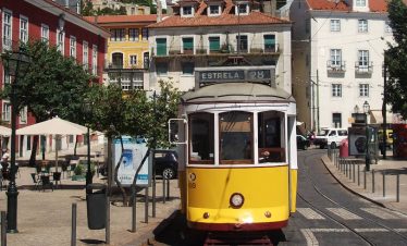 Mietwagenreise Südportugal: Tram Nr 28 in Lissabon
