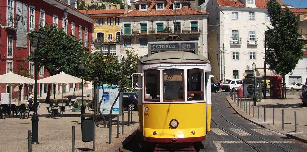 Mietwagenreise Südportugal: Tram Nr 28 in Lissabon