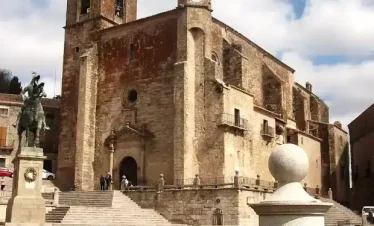 Mietwagenreise Extremadura und Kastilien – 15 Tage: Plaza Mayor in Trujillo in der Extremadura