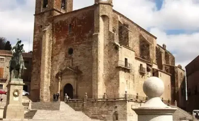 Mietwagenreise Extremadura und Kastilien – 15 Tage: Plaza Mayor in Trujillo in der Extremadura