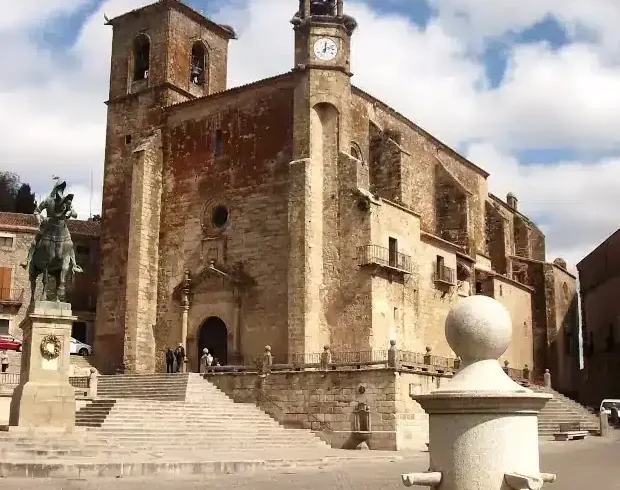 Mietwagenreise Extremadura und Kastilien – 15 Tage: Plaza Mayor in Trujillo in der Extremadura