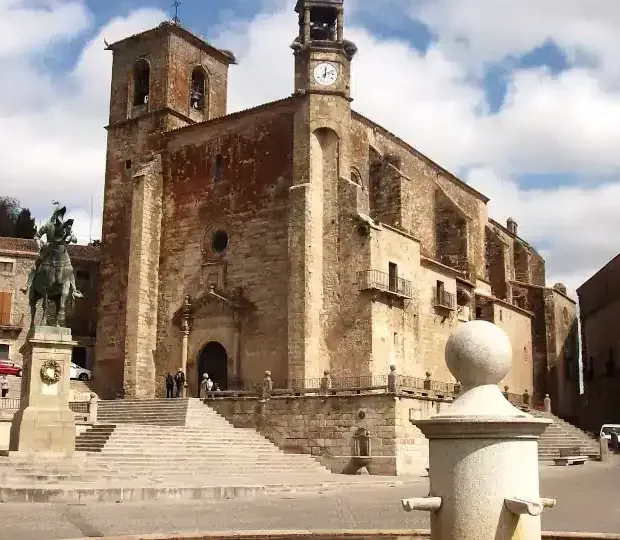 Mietwagenreise Extremadura und Kastilien – 15 Tage: Plaza Mayor in Trujillo in der Extremadura