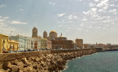 Mietwagenreise Andalusien – 15 Tage: Uferpromenade in Cádiz