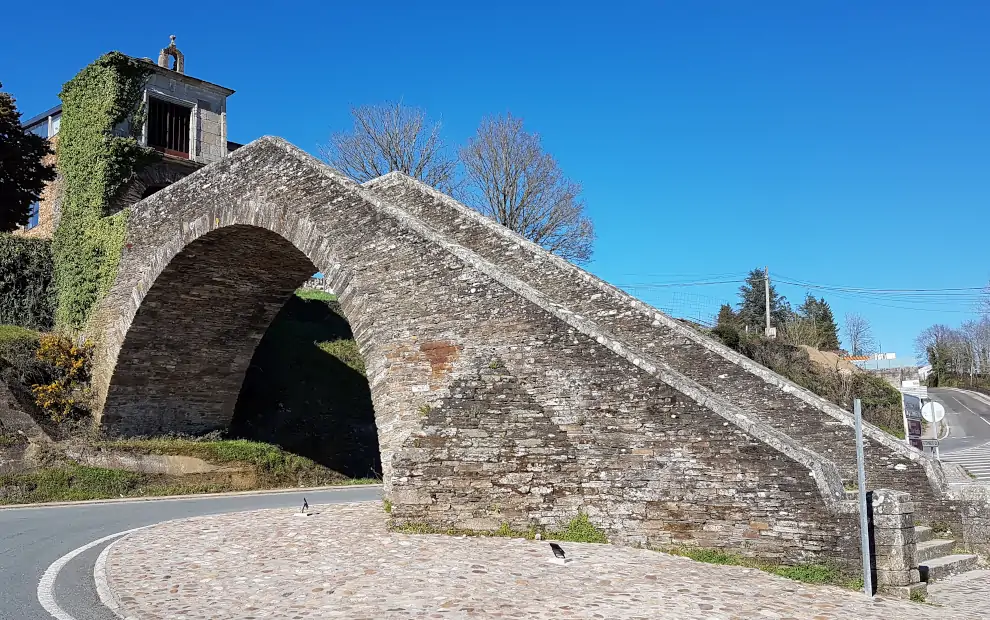 Wanderreise Jakobsweg Letzte 100 Kilometer: Alte Brücke von Portomarin