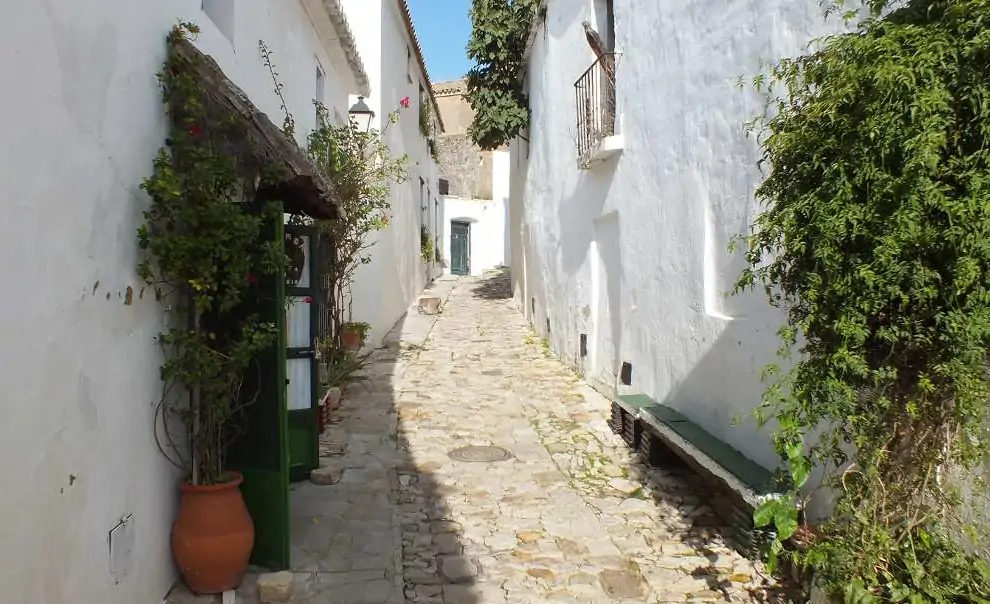 Mietwagenreise Andalusien – 15 Tage: Weißes Dorf Castellar de la Frontera