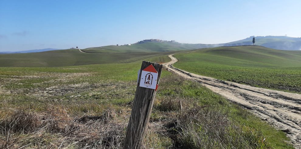 Wanderreise Toskana: Beschilderung Wanderweg Via Lauretana in der Toskana