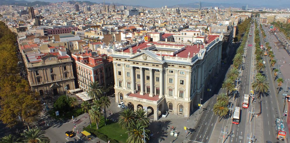 Mietwagenreise entlang der Mittelmeerküste: Blick auf Barcelona vom Kolumbus-Denkmal