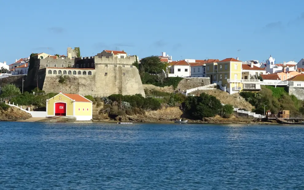 Wanderreise Fischerweg: Blick auf Vila Nova de Milfontes und den Fluss Mira