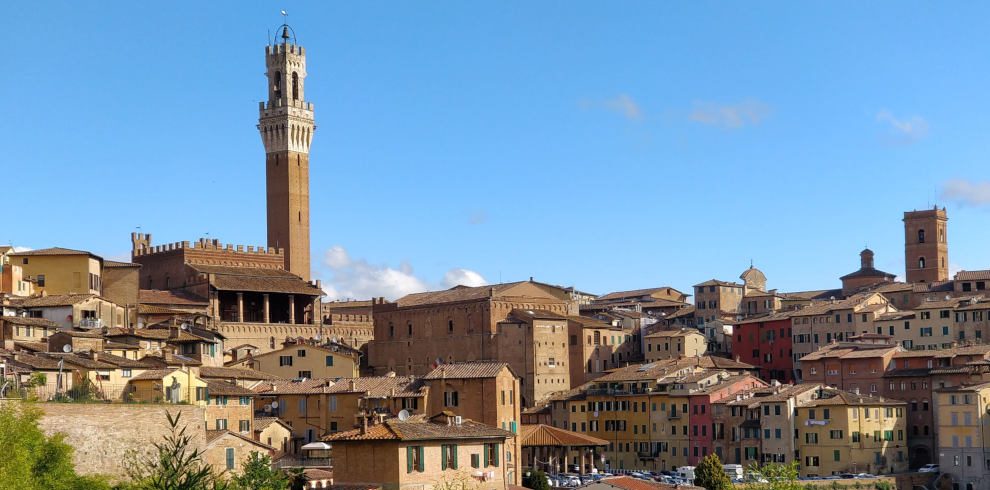 Wanderreise Toskana: Blick auf die Altstadt von Siena in der Toskana