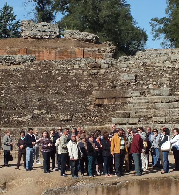Reisegruppe im römischen Theater von Mérida, Extremadura