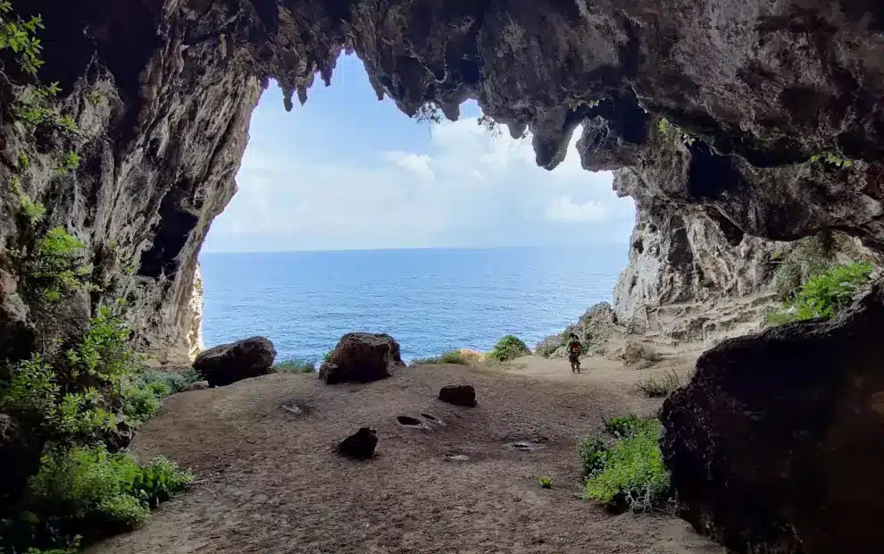 Wanderreise Apulien: Höhle auf dem Cipolliane-Weg