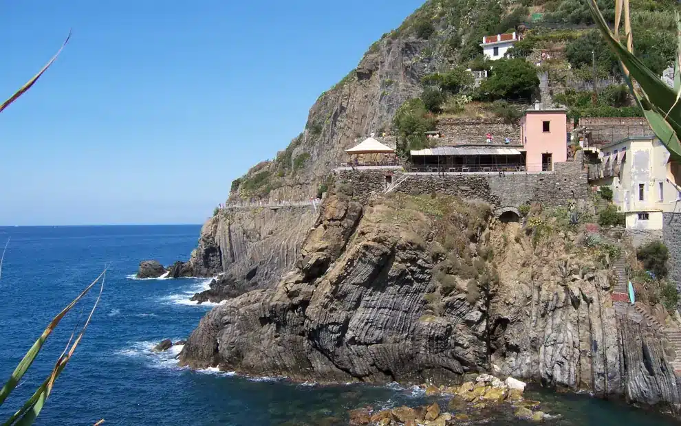 Wanderreise Cinque Terre: Eingang zu einem Wanderweg entlang der Küste