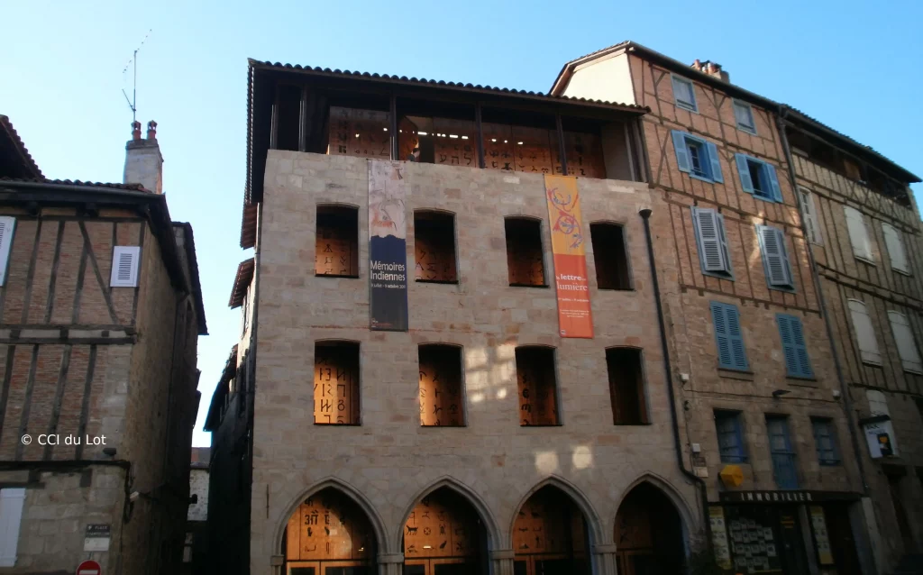 Wanderreise Jakobsweg Frankreich von Conques nach Cahors: Place des Écritures in Figeac, ©CCI du Lot