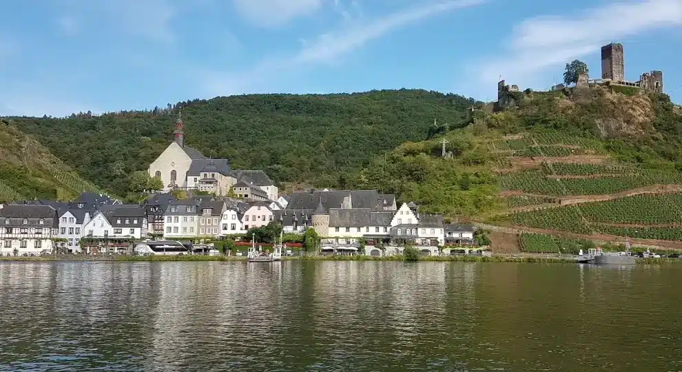 Wanderreise Moselsteig von Zell nach Cochem: Blick auf Beilstein
