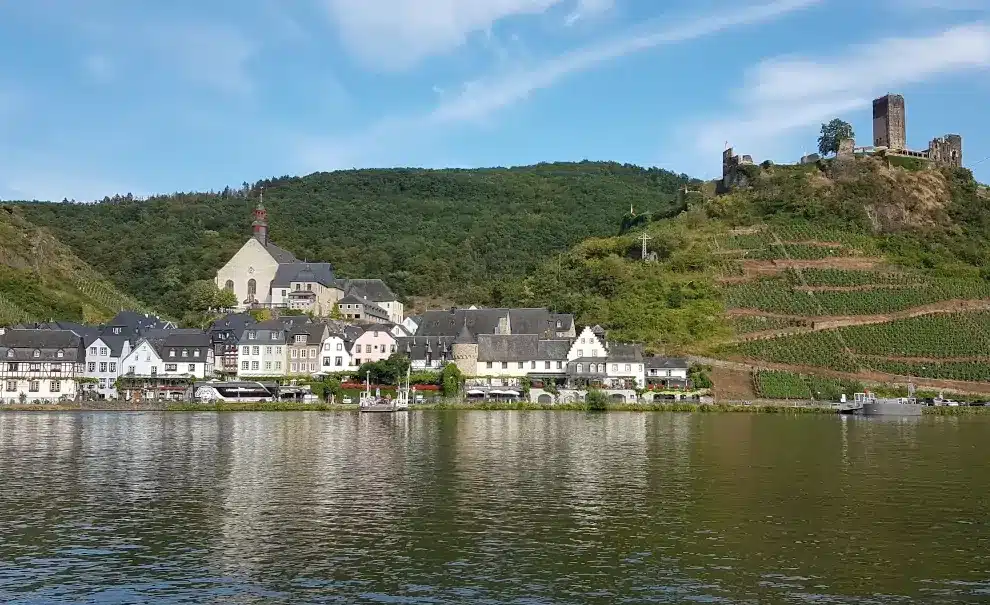 Wanderreise Moselsteig von Zell nach Cochem: Blick auf Beilstein