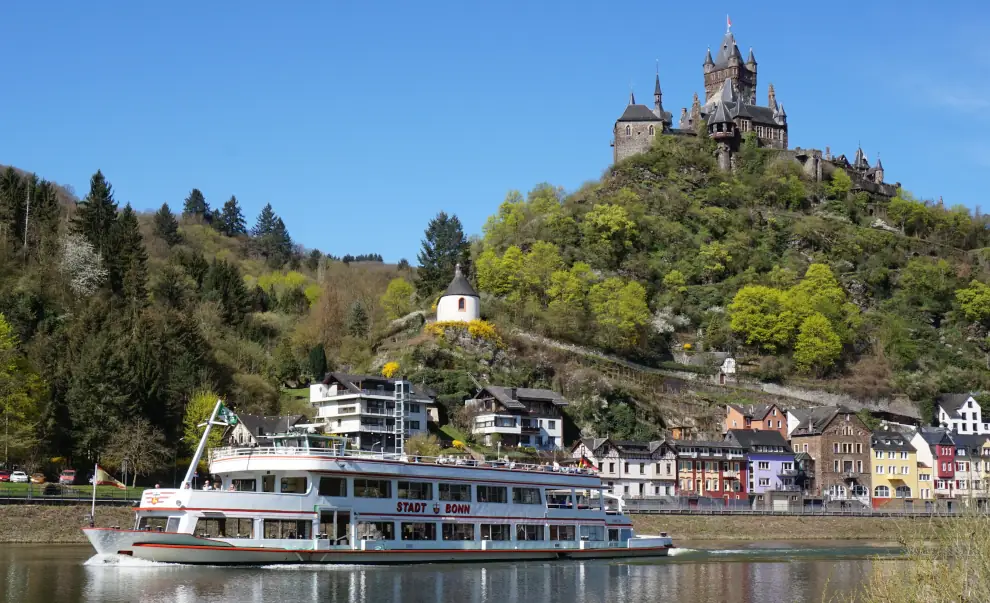 Wanderreise Moselsteig von Zell nach Cochem: Blick auf die Burg Cochem