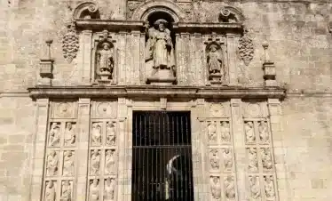 Camino Inglés: Heilige Pforte an der Kathedrale von Santiago