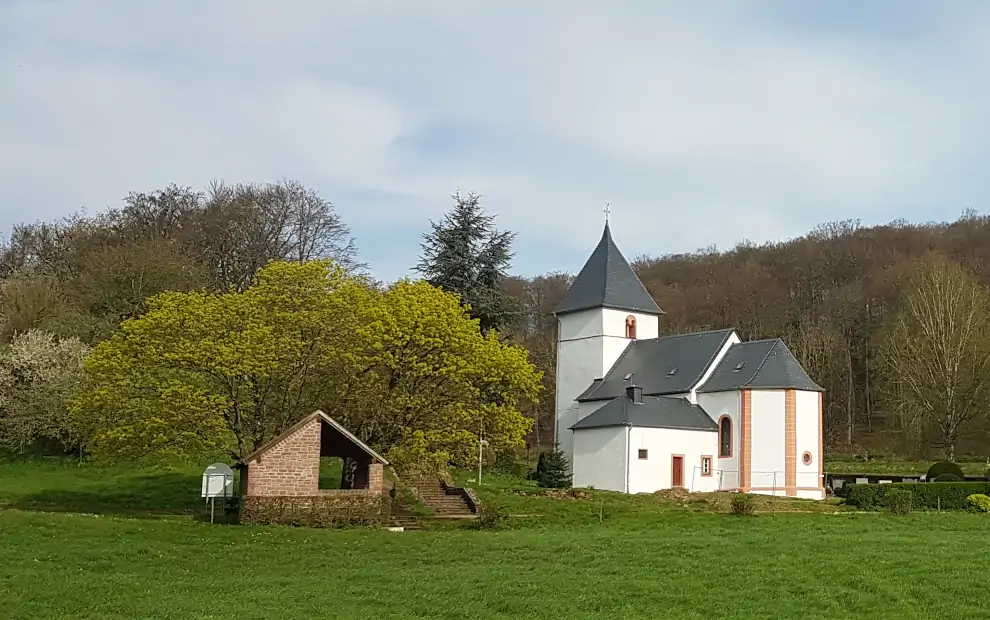Jakobsweg Mosel: Rehlinger Kapelle bei Fisch