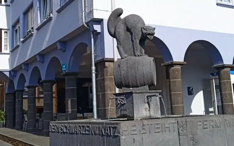 Wanderreise Moselsteig: Zeller Schwarze Katzbrunnen