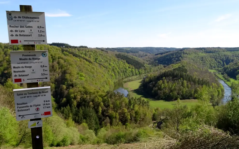 Wanderreise Ardennen: Wandern auf La Transardennaise - Blick vom Aussichtspunkt Le Tombeau du Géant