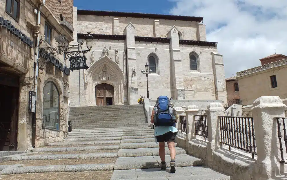 Pilgerin auf dem Jakobsweg in Burgos