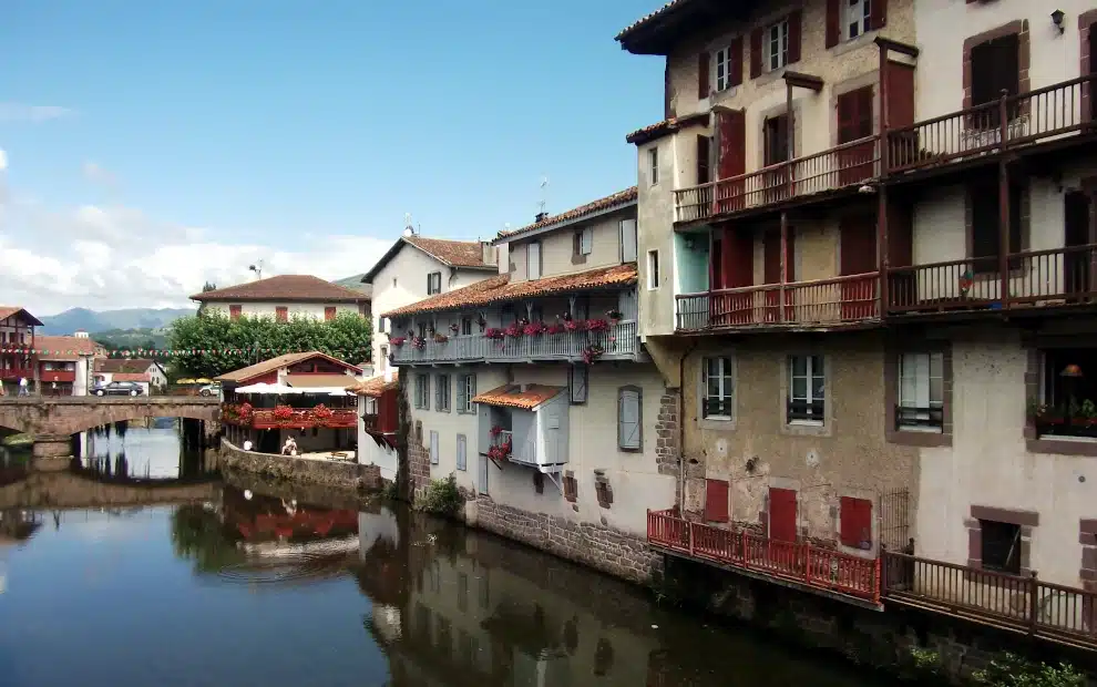 Wanderreise Jakobsweg – Von St-Jean-Pied-de-Port nach Logroño: Flussufer in St-Jean-Pied-de-Port