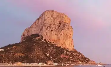 Wanderreise Costa Blanca: Peñón de Ifach in Calpe bei Abendlicht