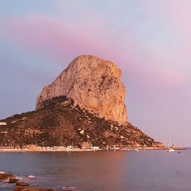 Wanderreise Costa Blanca: Peñón de Ifach in Calpe bei Abendlicht